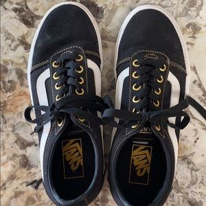 Vans women’s old skool